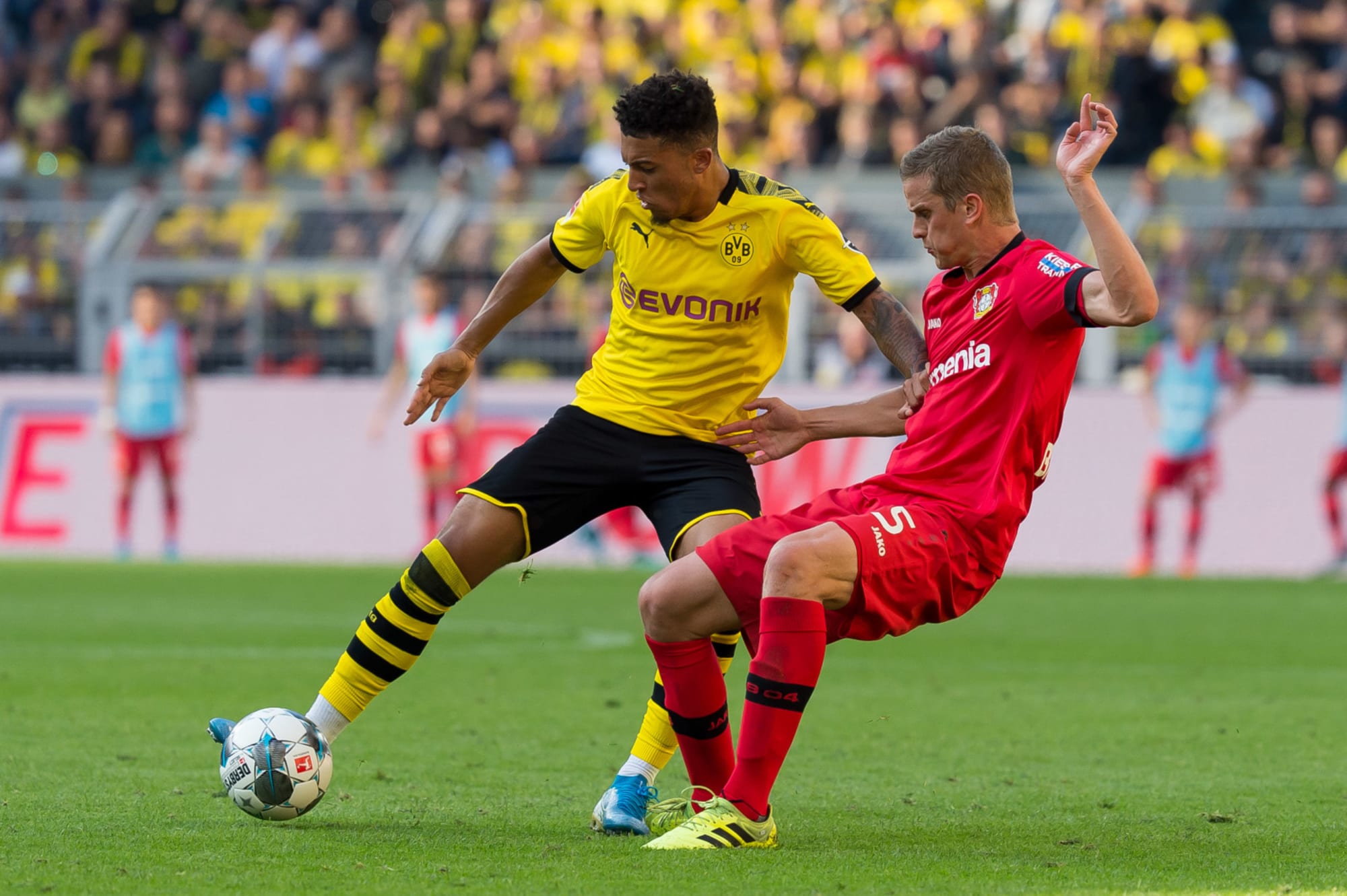 Dortmund triển khai lối chơi tấn công nhưng lại để lỗ hổng cho Leverkusen