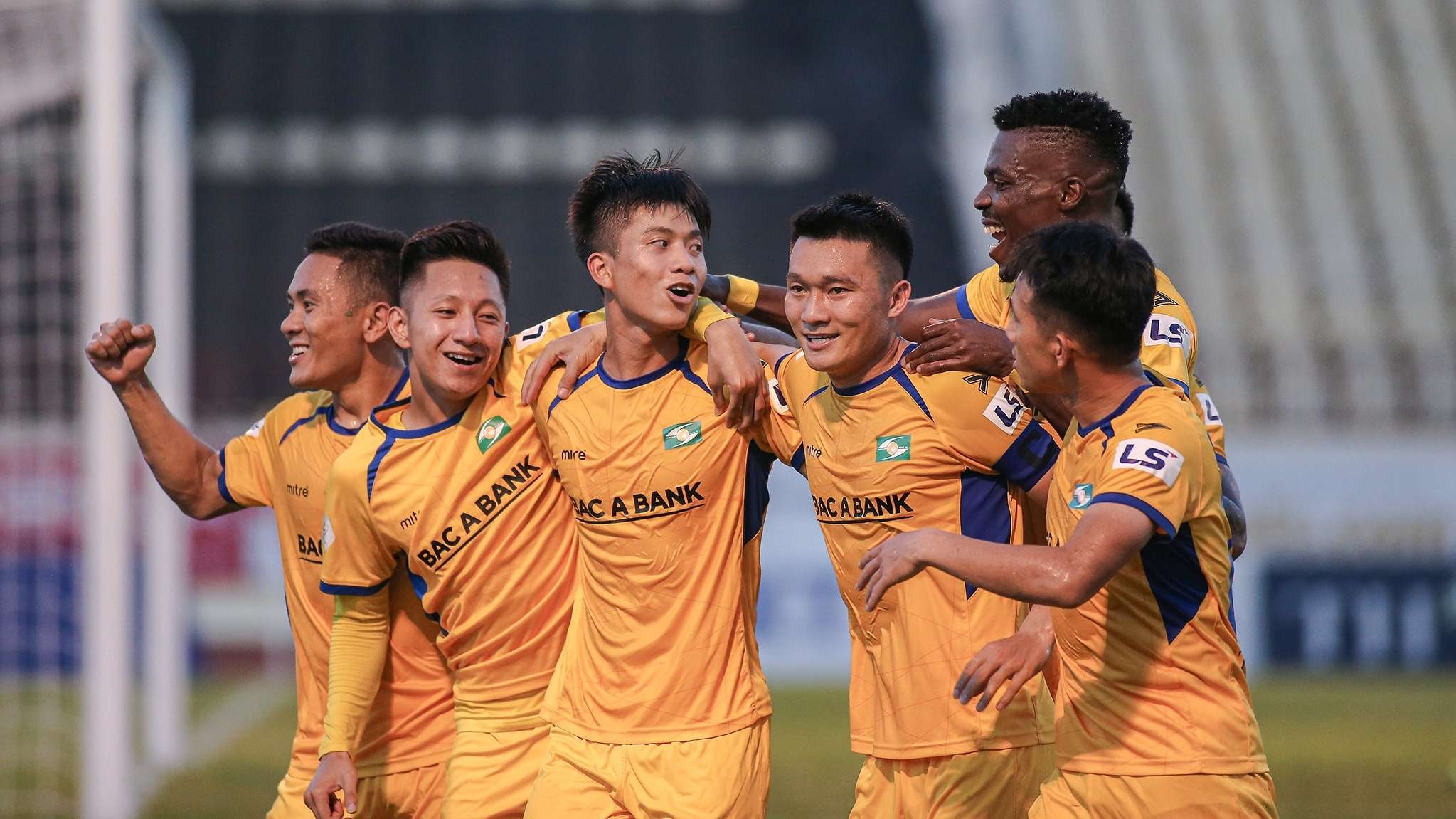 Đội bóng Sông Lam Nghệ An đã để thua Sài Gòn FC với tỉ số 0 - 1