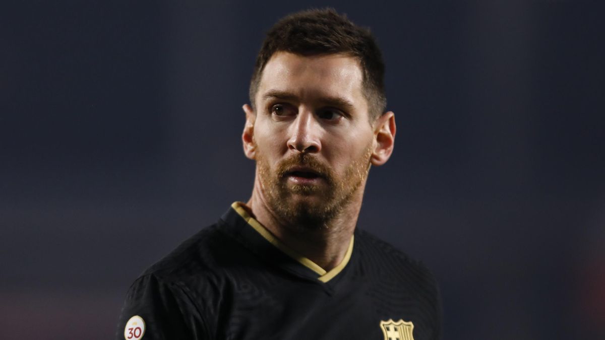 Messi: giữ khoảng cách khỏi mọi tin đồn liên quan đến chuyển nhượng