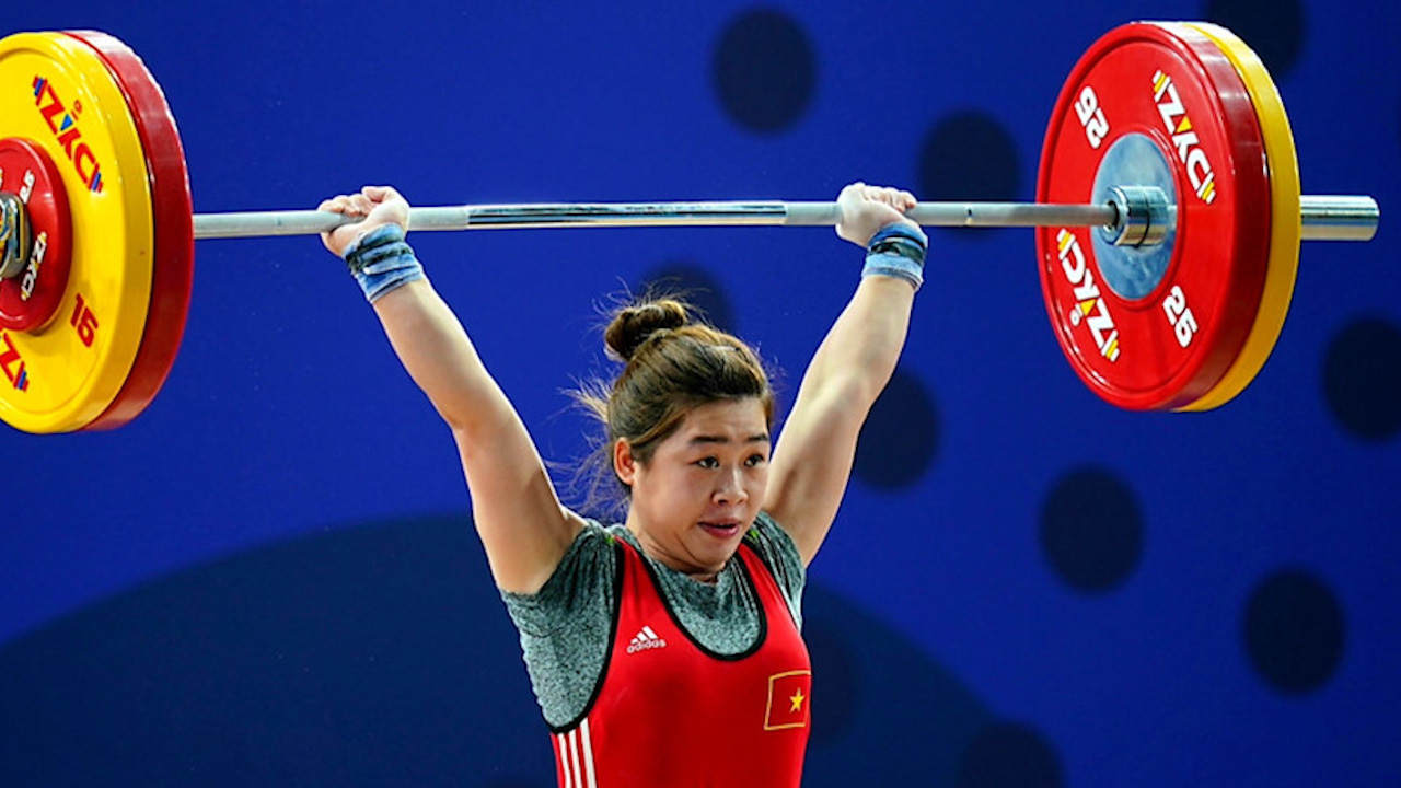 Hoàng Thị Duyên đã vô địch môn cử tả hạng cân 59kg